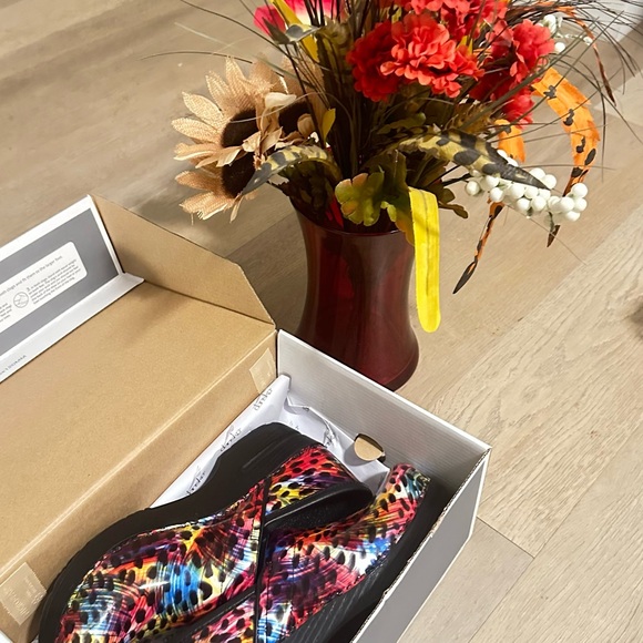 Dansko Red and Blue Artistic Clogs - Picture 2 of 4